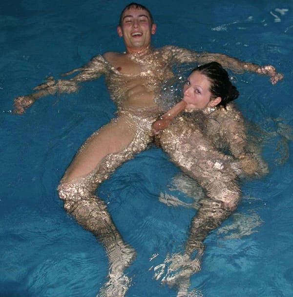 Позы для секса в бассейне 25 фото