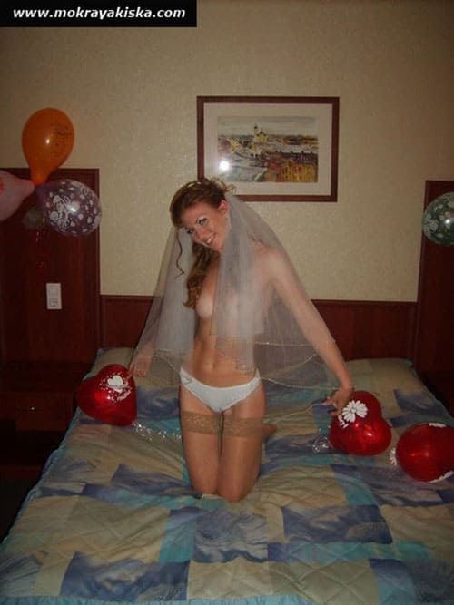 Первая брачная ночь эротическая фотосессия невесты 13 фото