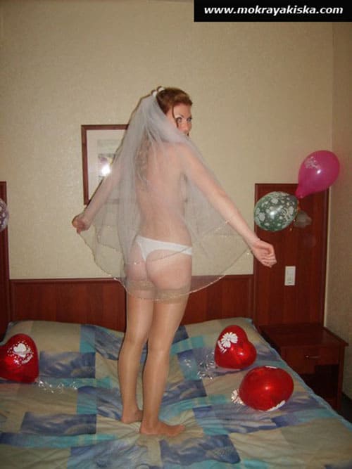 Первая брачная ночь эротическая фотосессия невесты 8 фото