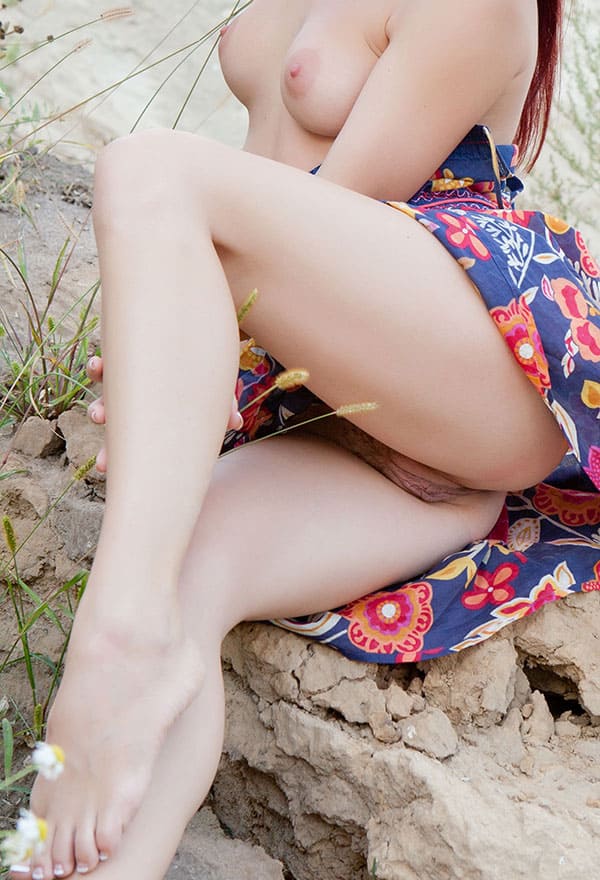 Украинская девушка в сарафане на голое тело 22 фото