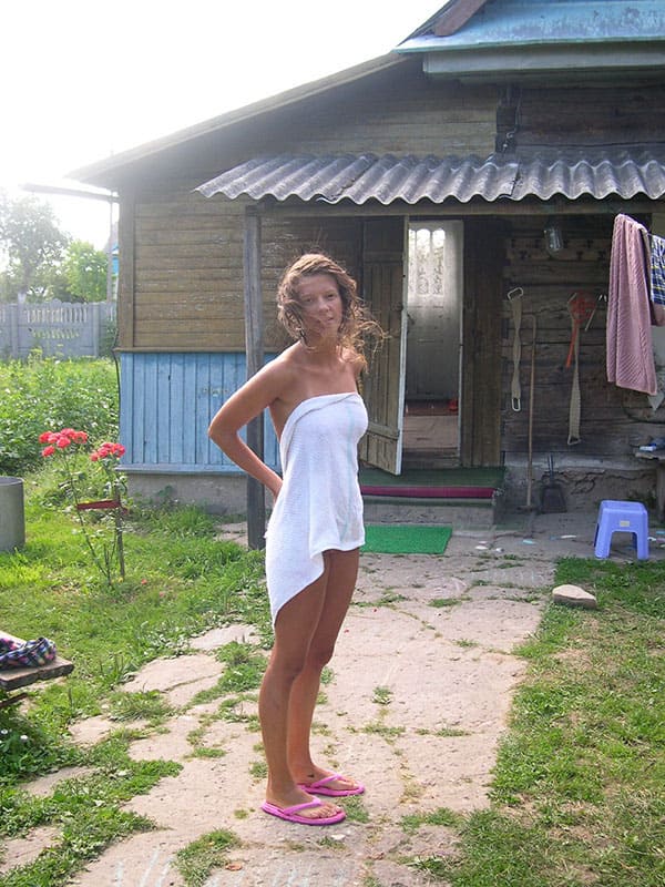 Голые сельские девушки из русской деревни 29 фото