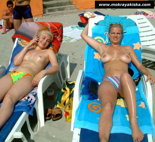 Русские девушки загорают топлес 1 фото