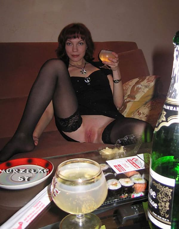 Русские девушки встречают Новый 2015 Год голышом 5 фото